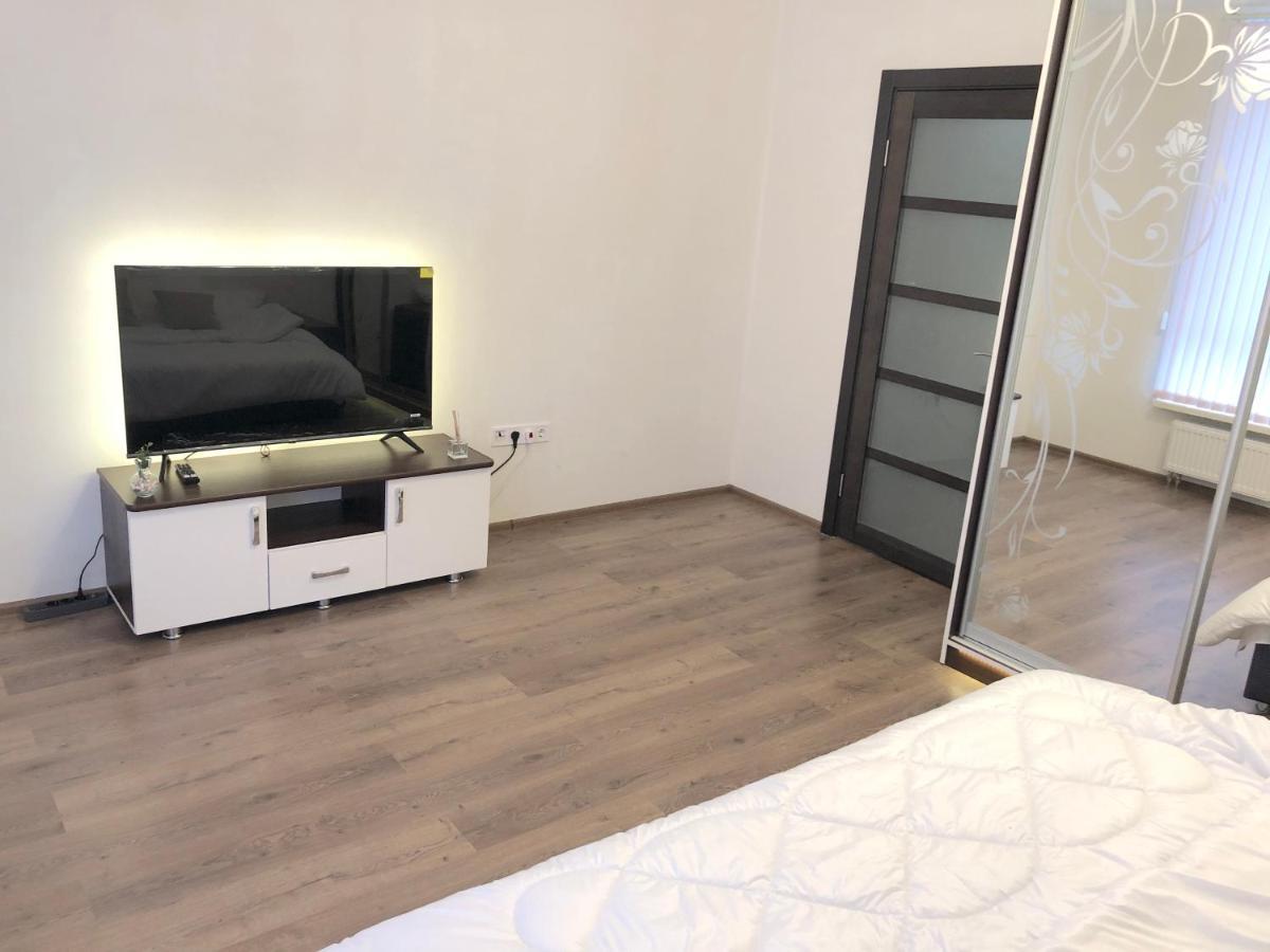 Жд Вокзал Пр Победы 67-В Метро Нивки Парк Шулявка Apartman Kijev Kültér fotó